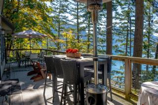 The Overlook, Luxury Lakeside Home with Dock - 6