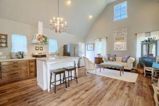 Peaceful Cottage Near Antiquing in Columbus! - 9