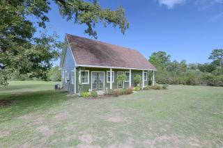 Peaceful Cottage Near Antiquing in Columbus! - 0