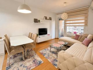 Stylish Apartment with Balcony & Free Parking - 2