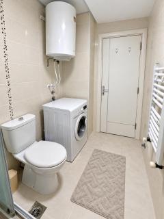 Stylish Apartment with Balcony & Free Parking - 1