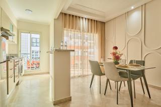 Luxury Apartment, Private Terrace & Parking Share - 3