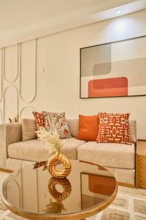 Luxury Apartment, Private Terrace & Parking Share - 2