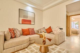Luxury Apartment, Private Terrace & Parking Share - 9