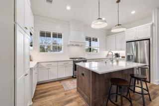 Cozy sassy and fun NEW modern farmhouse - 7