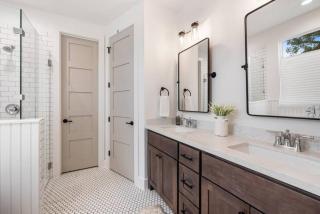 Cozy sassy and fun NEW modern farmhouse - 4