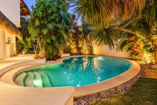 Casa Ceiba - 4 Bedroom Villa with Private Pool and great location in trendy neighborhood - fits 8 - 9