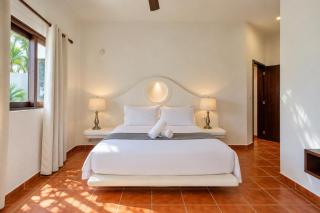 Casa Ceiba - 4 Bedroom Villa with Private Pool and great location in trendy neighborhood - fits 8 - 8