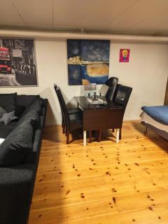 Room - 8