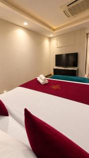 Goldcrest Mall apartments - Luxury Studio by Alvis Suite - DHA Lahore - 5