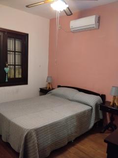 Casa con amplios espacios y baño privado - 2