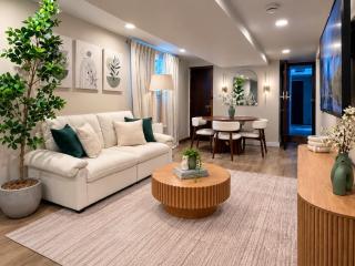 Studio Near Wrigley • Sleeps 4 • Games • Fireplace - 7