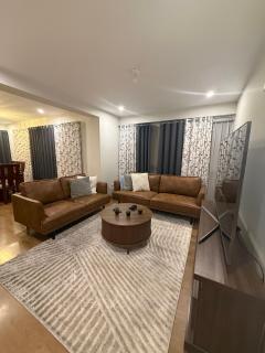 Cozy, Spacious & Convenient Apartment - 6