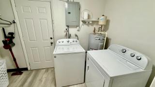 Tower View Pet-Friendly 2BR Retreat - 4