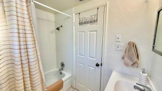Tower View Pet-Friendly 2BR Retreat - 2