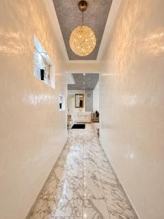 Apartment Private Patio Bd Ghandi - 8