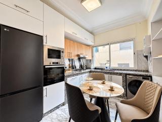 Apartment Private Patio Bd Ghandi - 5