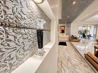 Apartment Private Patio Bd Ghandi - 3