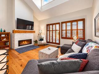Stunning Townhouse - 3 BDRM Blue Mountain Village Sauna! - 0