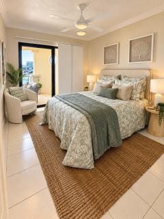 Waterfront Luxury The Strand & Marina Precinct - 2