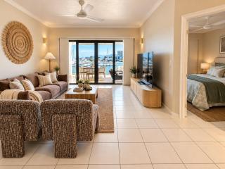Waterfront Luxury The Strand & Marina Precinct - 1
