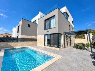 Seaview Villa Amy - Private Pool, Sauna & Jacuzzi - 0
