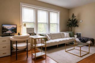 Sleeps 4 • New Modern 1BR • Private Workspace - Chicago - 1