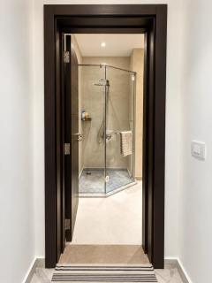 Sea-View 1BR with Balcony, The Gate, New Alamein - 4