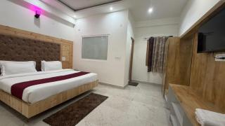 Ice Mountain Looking Hotel - 2