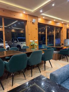 Ice Mountain Looking Hotel - 1