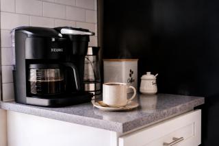 Sleeps 4 • New Modern 1BR • Private Workspace - Chicago - 6