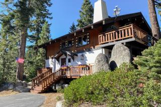 Dog-friendly mountain retreat with private hot tub fireplace & views sleeps 8 - Stateline - 8
