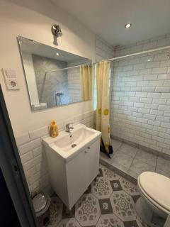 Onyx Central Apartment with Free Private Garage, AC - 2