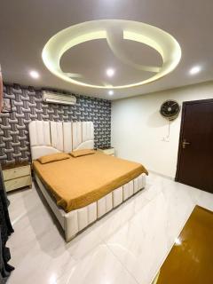 Stayora Elegant Modern Apartment - 6