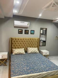 Stayora Elegant Modern Apartment - 8