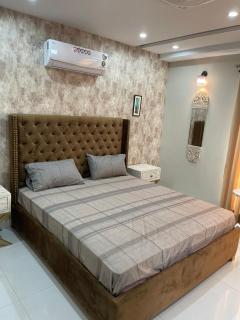 Stayora Elegant Modern Apartment - 4