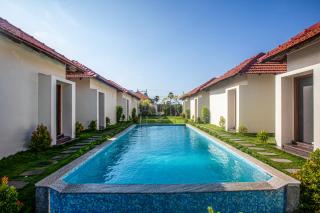 Road House Resort - 4