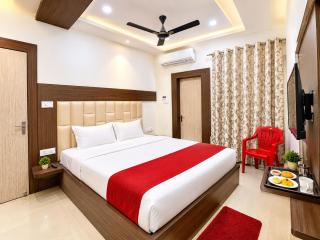 Family Hotel Nand-nee Grand Palace Near Vishwanath Temple# Resturent and Lift Facilities - Fully Air conditioning Rooms - 2