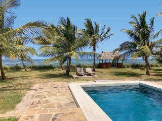Ahadi Beachfront 2-Bed With Pool By Yourhost - 6