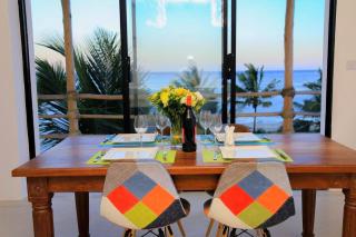 Ahadi Beachfront 2-Bed With Pool By Yourhost - 2