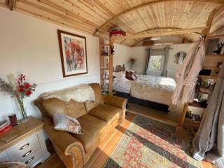 Shepherd's Hut Gwedhek Barn - 0