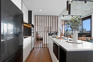 Executive 2-Bed Apartment with Views, Gym and Pool - 3