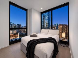 Skyline Suites - Floor-to-Ceiling Views, Level 38 - 9