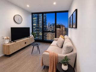 Skyline Suites - Floor-to-Ceiling Views, Level 38 - 7