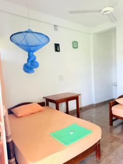 Randew Guest House And Family Restaurant - 2