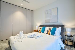 Elegant One-Bedroom Apartment with Sea Views - 2