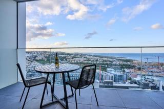 Sleek one-bedroom apartment with a panoramic view - 9