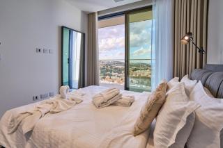 Sleek one-bedroom apartment with a panoramic view - 7