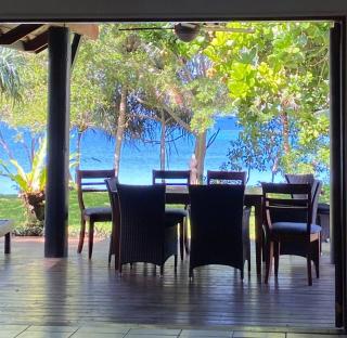 Angels Beachhouse - Beachfront, fast internet, Queen beds, new owners - 8