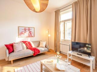 Dvořák's Prague Home II Modern Stay for 8 Guests - 8
